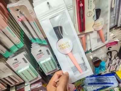 曾經火爆東門的2元店,如今僅剩一家,你還會去逛么?