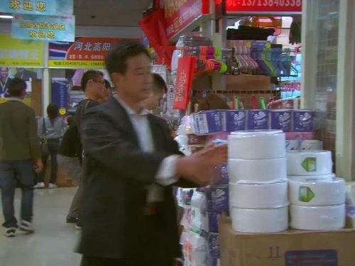 相愛(ài)十年小伙來(lái)批發(fā)市場(chǎng)推產(chǎn)品,怎料被老板嫌棄,小伙失望離開(kāi)